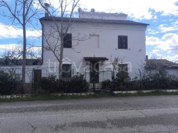 Villa in affitto a Macerata, arredato, giardino privato, box TrovaCasa