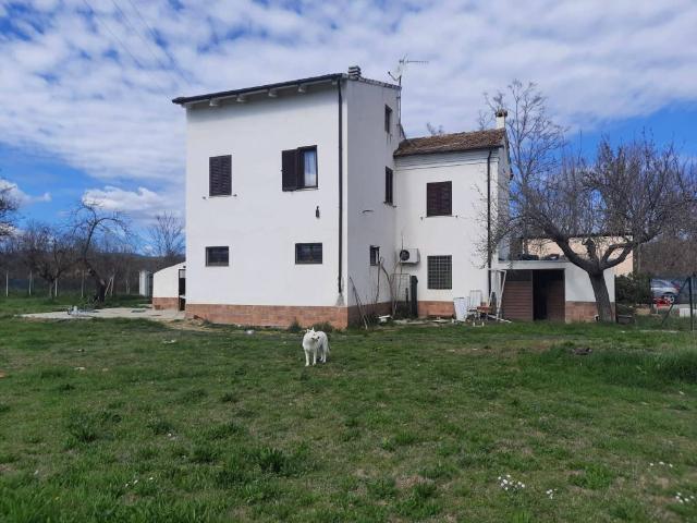 Villa in affitto a Macerata MC