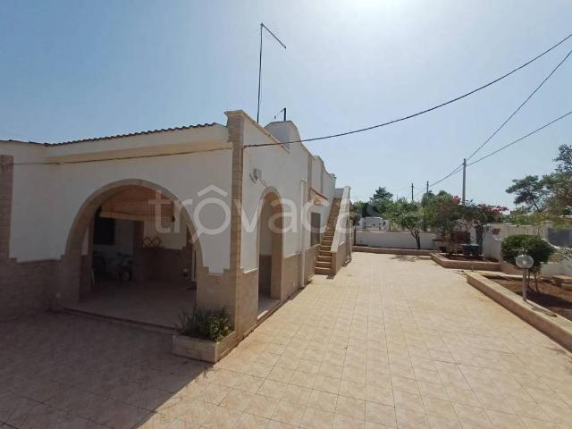 Villa in affitto a Manduria viale Dei Pini No Number, giardino TrovaCasa