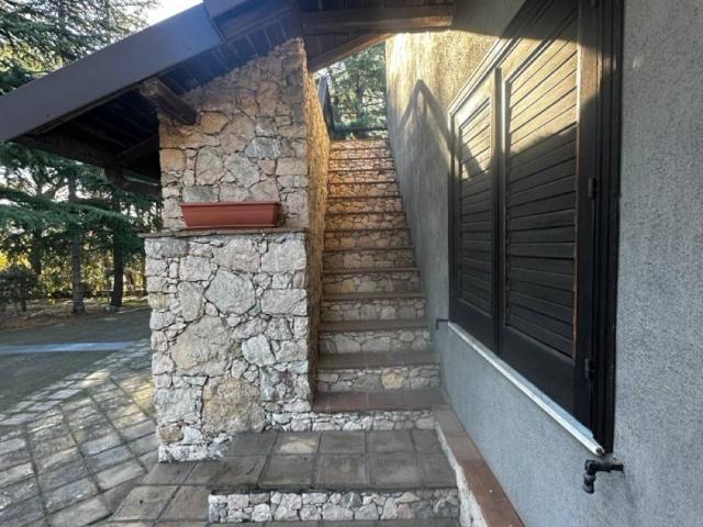 Villa in affitto a Mascalucia via Francesco Guicciardini, 9, arredato, giardino privato, caminetto TrovaCasa