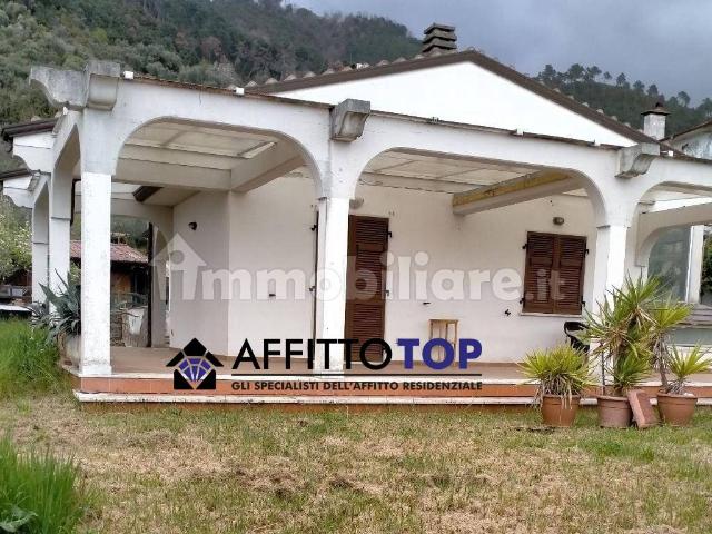 Villa in Affitto a Massa