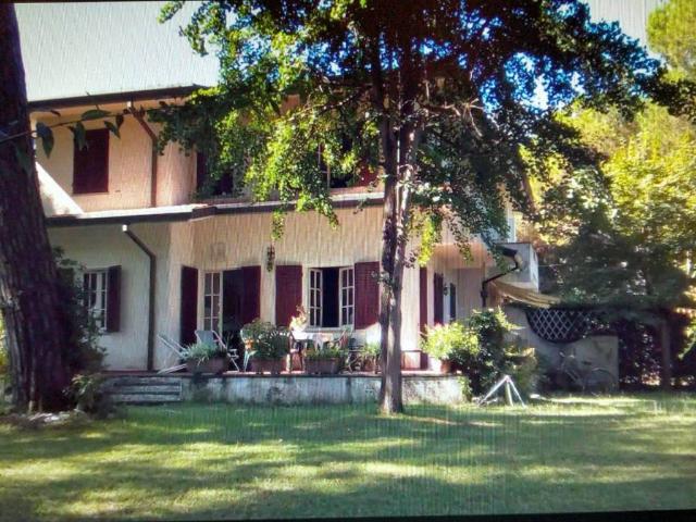 Villa in affitto a Massa MS