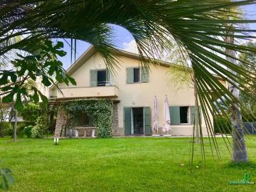 Villa in affitto a Massa MS