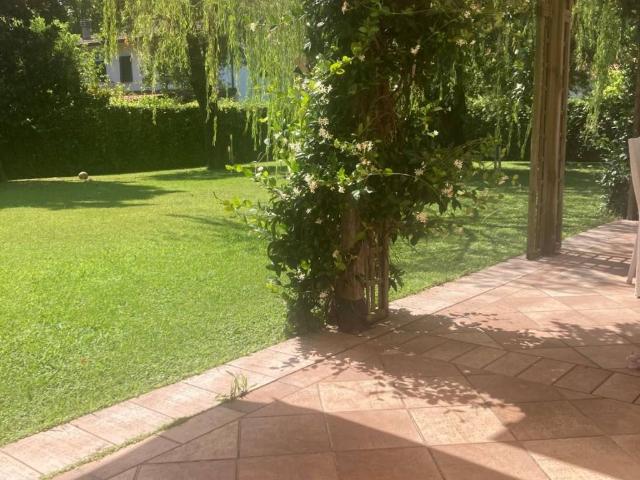 Villa in affitto a Massa MS
