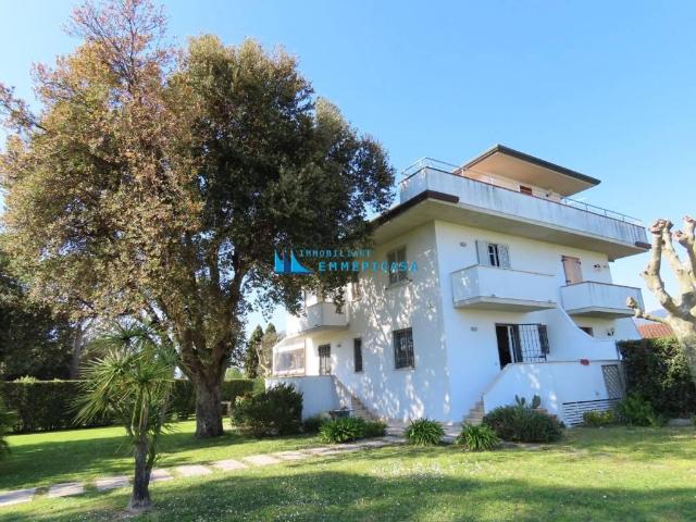 Villa in affitto a Massa MS