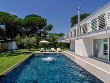 Villa in affitto a Massa via delle macchie, giardino privato, terrazzo, aria condizionata TrovaCasa