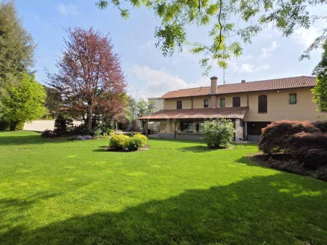 Villa in affitto a Milano, arredato, giardino privato, posto auto TrovaCasa