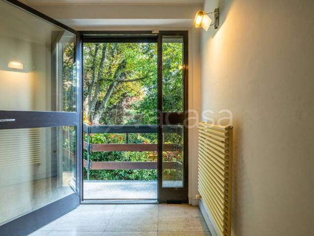 Villa in affitto a Milano via Federico Tesio, giardino privato, posto auto, box TrovaCasa