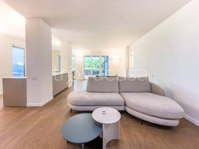 Villa in affitto a Milano via Stendhal, arredato, giardino privato, box TrovaCasa