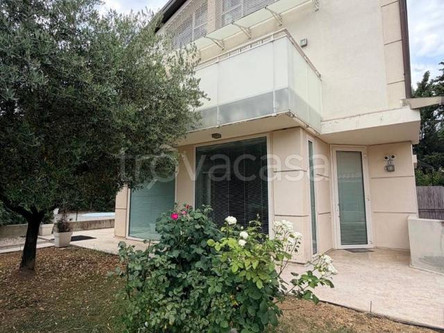 Villa in affitto a Misano Adriatico via Scacciano, 60, arredato, giardino privato, box TrovaCasa