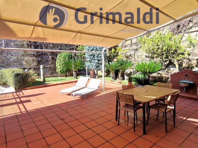 Villa in affitto a Napoli via Comunale Guantai ad Orsolone, 164, non arredato/vuoto, giardino privato, posto auto TrovaCasa