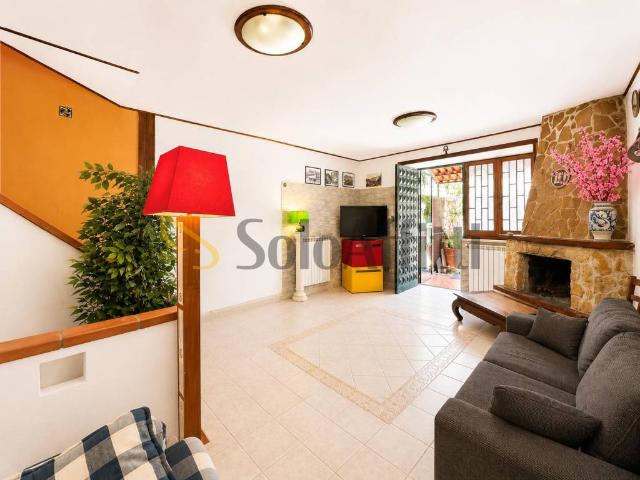 Villa in affitto a Napoli via Due Portoni, arredato, terrazzo, riscaldamento autonomo TrovaCasa