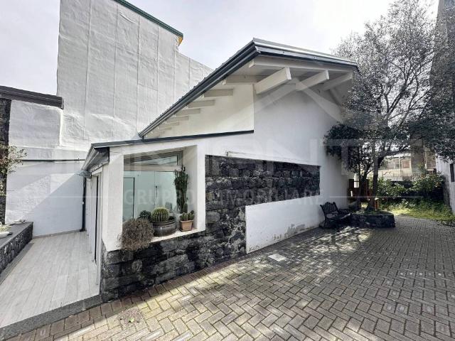 Villa in affitto a Nicolosi via Giuseppe Garibaldi, arredato, giardino privato, posto auto TrovaCasa