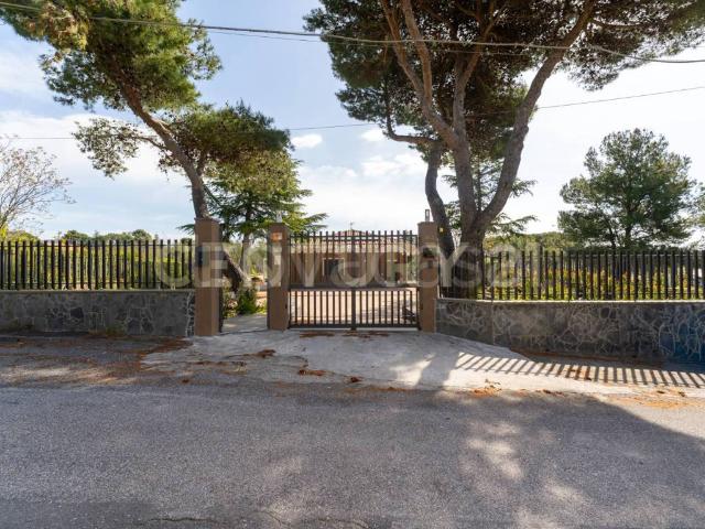 Villa in affitto a Nicolosi via Palermo, 82, arredato, giardino privato, terrazzo TrovaCasa