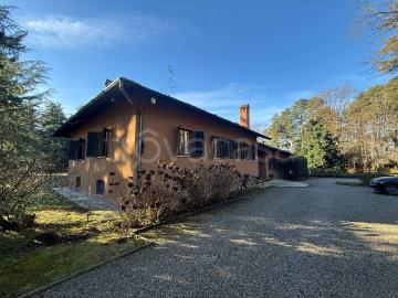Villa in affitto a Somma Lombardo via Rughetta, 18, giardino privato, box, terrazzo TrovaCasa