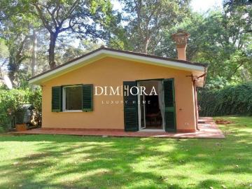 Villa in affitto a Sabaudia via delle Azalee, arredato, giardino privato, caminetto TrovaCasa