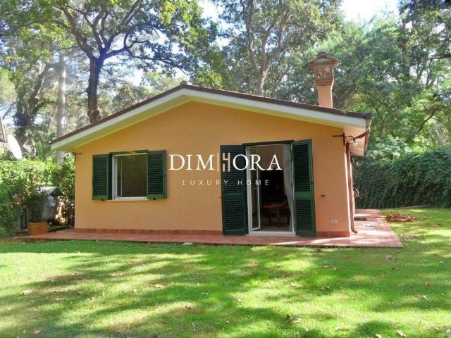 Villa in affitto a Sabaudia via delle Azalee, arredato, giardino privato, caminetto TrovaCasa