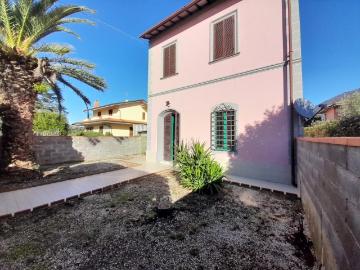 Villa in affitto a San Giuliano Terme, non arredato/vuoto, giardino privato, posto auto TrovaCasa