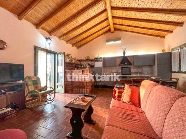 Villa in affitto a Santa Maria di Licodia crovacchi, giardino privato, box, terrazzo TrovaCasa