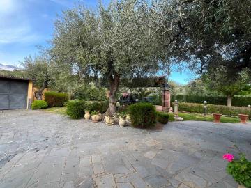 Villa in affitto a Santa Maria di Licodia strada Crovacchi, arredato, giardino privato, posto auto TrovaCasa