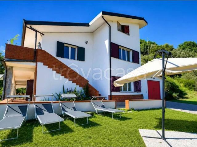 Villa in affitto a Sarzana via Prulla, 6, arredato, giardino privato, posto auto TrovaCasa