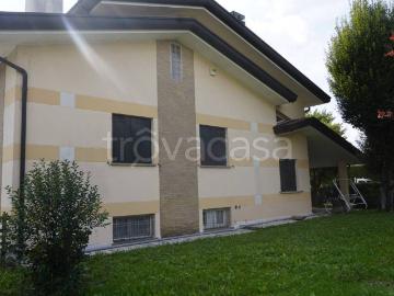 Villa in affitto a Selvazzano Dentro via Caldaro, 11, arredato, giardino privato, posto auto TrovaCasa
