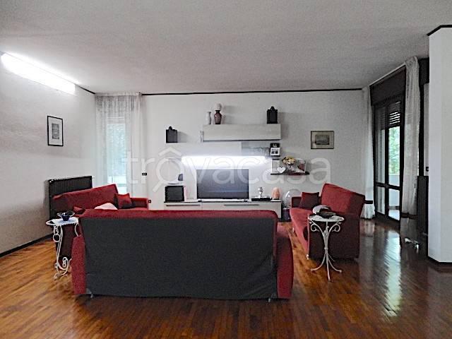 Villa in affitto a Selvazzano Dentro via Genova, non arredato/vuoto, giardino privato, box TrovaCasa