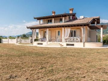 Villa in affitto a Seravezza via Frasso, 23, arredato, giardino privato, terrazzo TrovaCasa