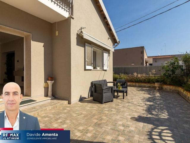 Villa in affitto a Siracusa via Marche, 2, arredato, giardino privato, terrazzo TrovaCasa