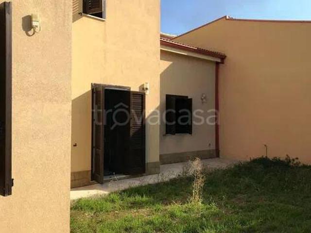 Villa in affitto a Siracusa via Monte Cervino, non arredato/vuoto, giardino privato, posto auto TrovaCasa