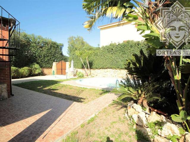 Villa in affitto a Siracusa via Del Faro Massolivieri, arredato, giardino privato, posto auto TrovaCasa