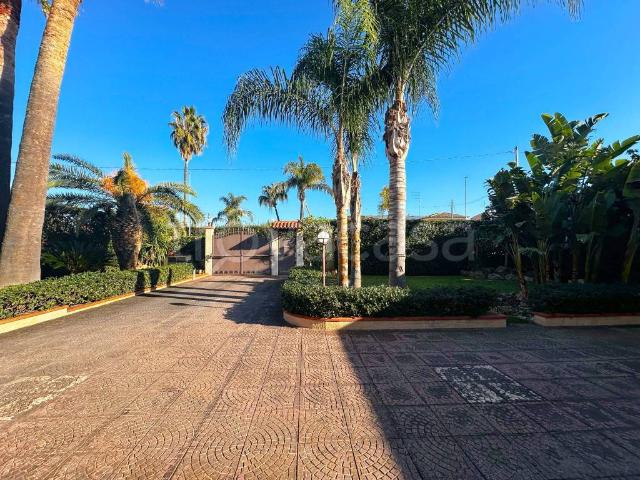 Villa in affitto a Siracusa via del Pellicano, arredato, giardino privato, terrazzo TrovaCasa