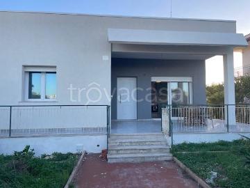 Villa in affitto a Siracusa via Gela, 3, arredato, giardino privato, terrazzo TrovaCasa