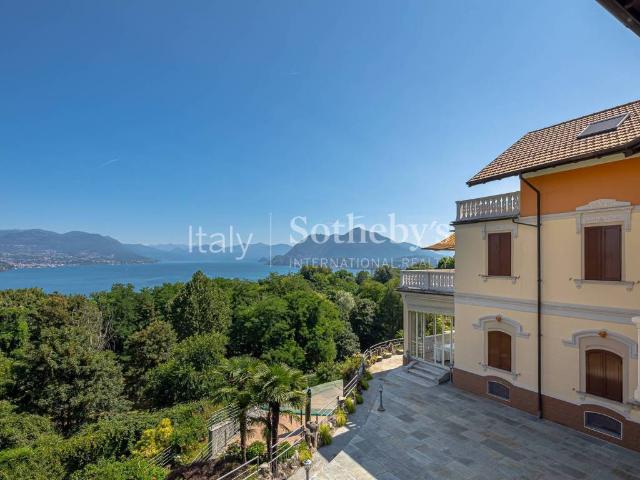 Villa in affitto a Stresa via Per Binda, giardino privato, terrazzo, caminetto TrovaCasa