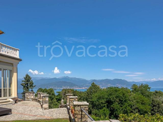 Villa in affitto a Stresa via Per Binda, giardino privato, terrazzo, caminetto TrovaCasa