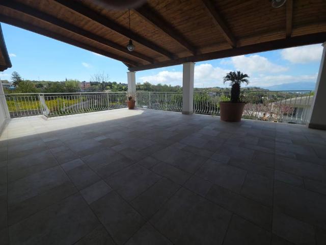 Villa in Affitto a Pozzuoli