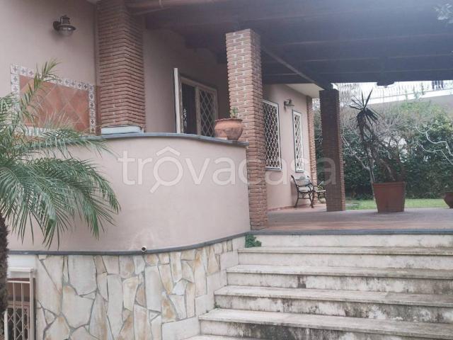 Villa in affitto a Pozzuoli contrada La Schiana, giardino privato, terrazzo, riscaldamento autonomo TrovaCasa
