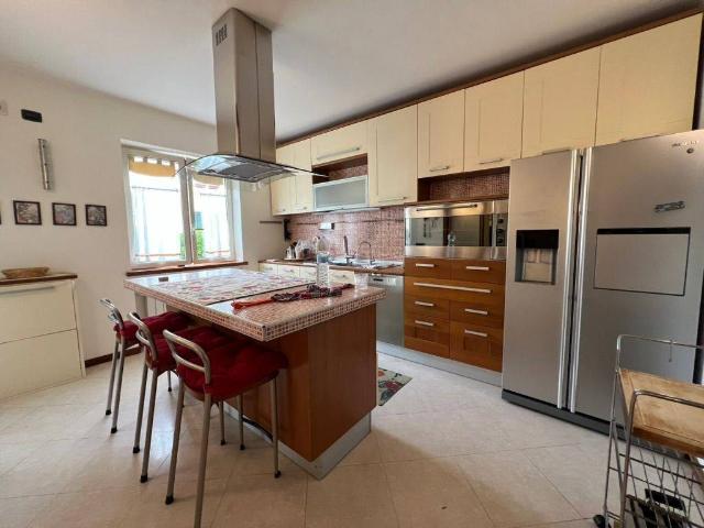 Villa in affitto a Pozzuoli NA
