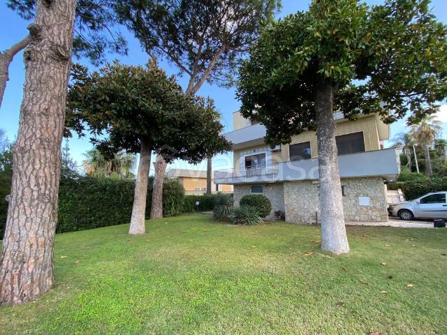 Villa in affitto a Pozzuoli via Monte Nuovo Licola Patria, 130, giardino privato, box, terrazzo TrovaCasa