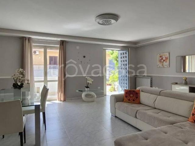 Villa in affitto a Pozzuoli via Monterusso, 27, arredato, giardino privato, terrazzo TrovaCasa