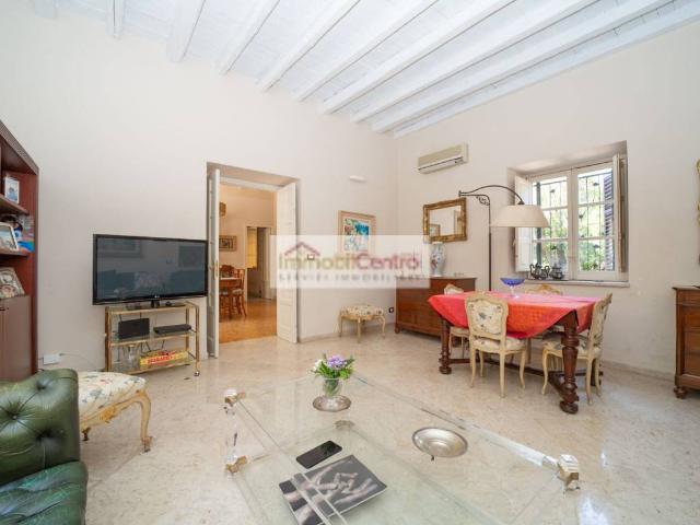 Villa in affitto a Palermo viale della Regione Siciliana Nord Ovest, 3604, non arredato/vuoto, giardino privato, terrazzo TrovaCasa