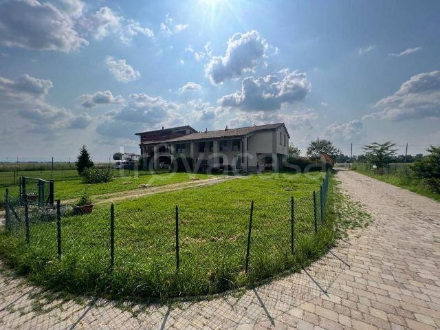 Villa in affitto a Parma via Castelletti, giardino privato, box, parzialmente arredato TrovaCasa