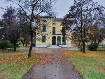 Villa in affitto a Parma via Emilio Lepido, giardino privato, terrazzo, mansarda abitabile TrovaCasa