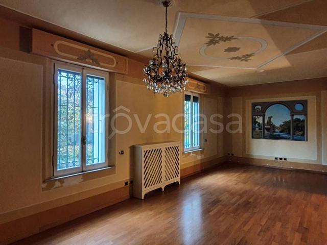 Villa in affitto a Parma via Emilio Lepido, giardino privato, terrazzo, mansarda abitabile TrovaCasa