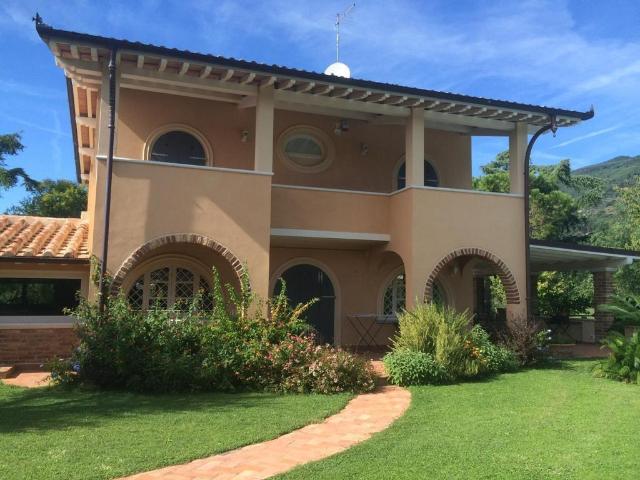 Villa in affitto a Pietrasanta
