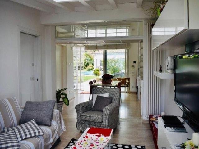 Villa in affitto a Pietrasanta, contesto signorile, aria condizionata, piscina TrovaCasa