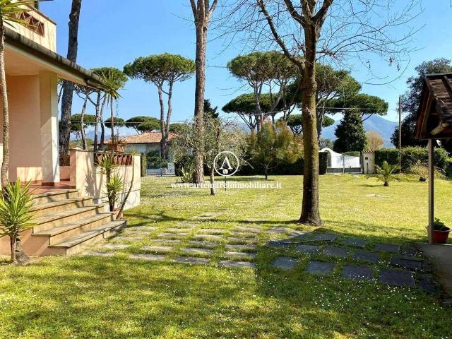 Villa in affitto a Pietrasanta, giardino, posto auto, terrazzo TrovaCasa