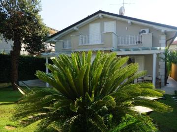 Villa in affitto a Pietrasanta LU