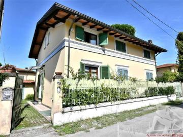 Villa in affitto a Pietrasanta LU
