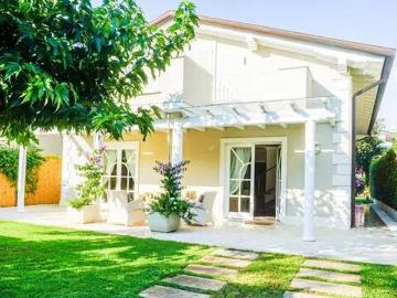 Villa in affitto a Pietrasanta LU